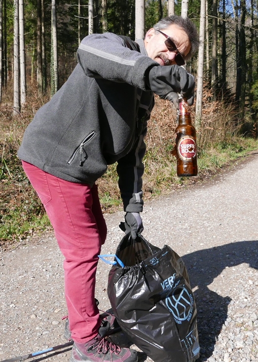 Bert Inderbitzin mit einem Fundstück.