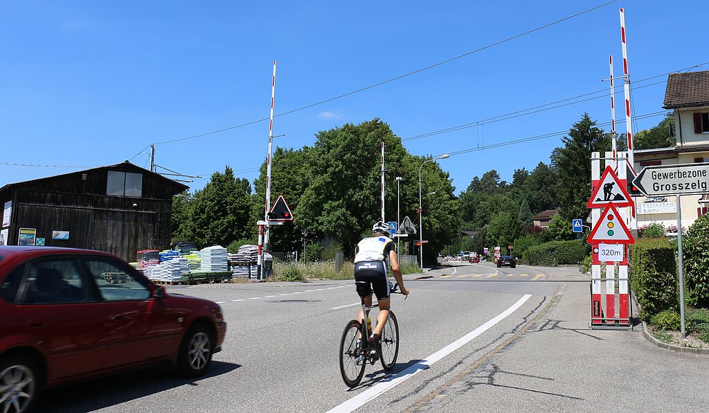 Koppelung der Barriere mit der Lichtsignalanlage führte zu Staus. (Melanie Bär)