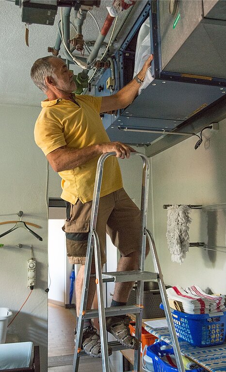 Lüftungsfilter <em>wird gewechselt.</em>
