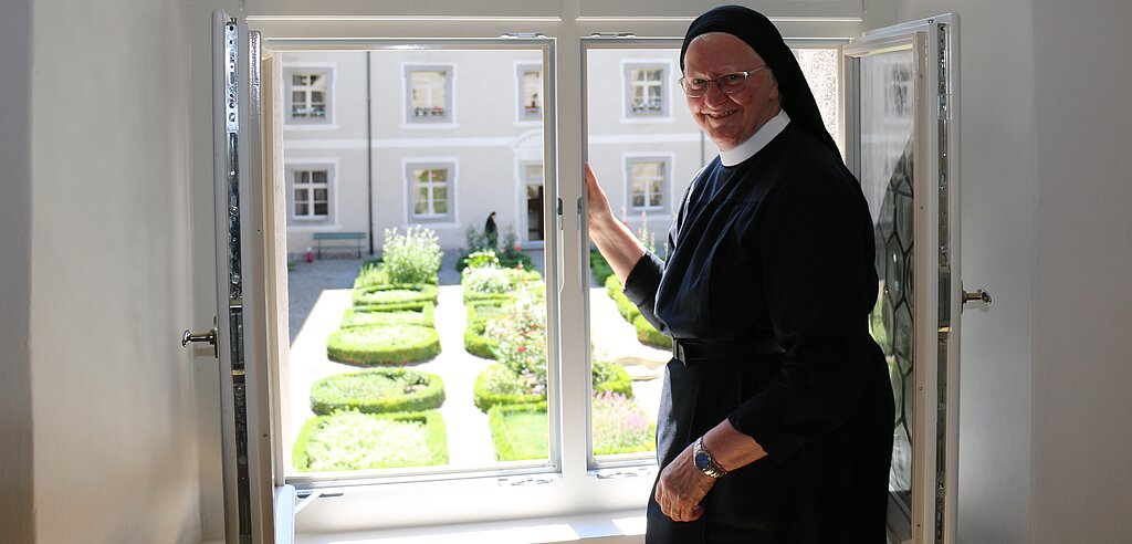 Blick in den Klostergarten. (Nick Bär)
