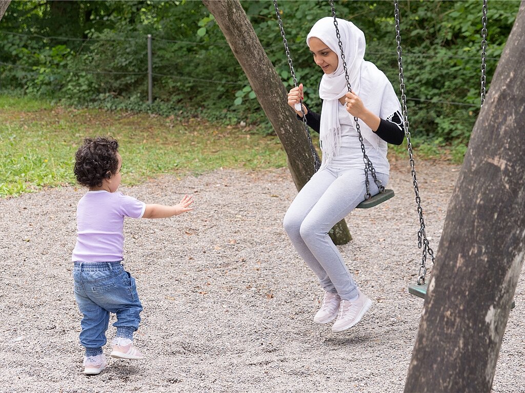 Eltern <em>schaukeln auch gerne.</em>