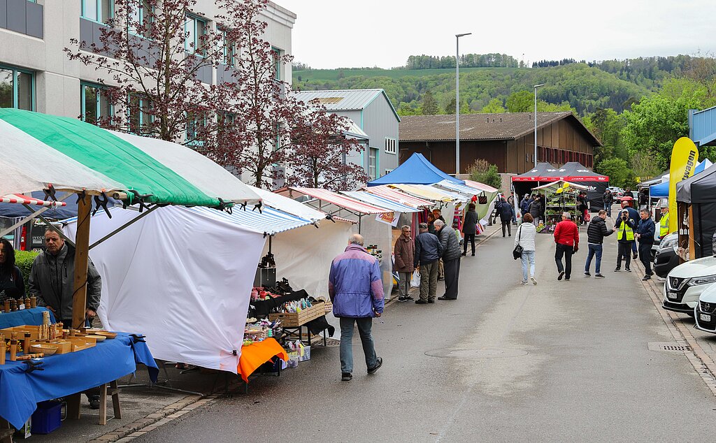 Das Wetter <em>präsentierte sich am Früehligsmärt nicht von seiner besten Seite: Es war kalt und windig.</em>
