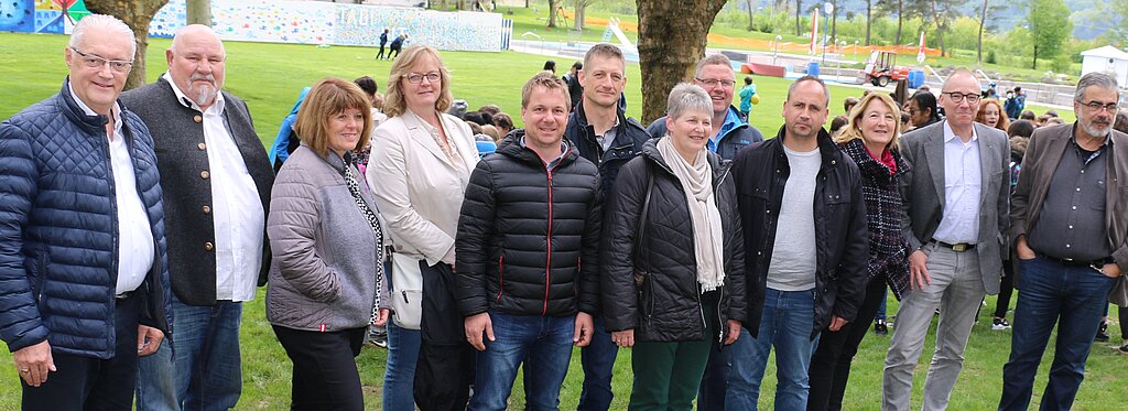 Behörden<em> der Partnerstadt Nerenstetten mit dem Gemeinderat im Tägi.bär</em>