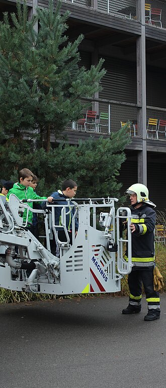 Hier steigen die Figuranten aus.
Hier steigen die Figuranten aus.