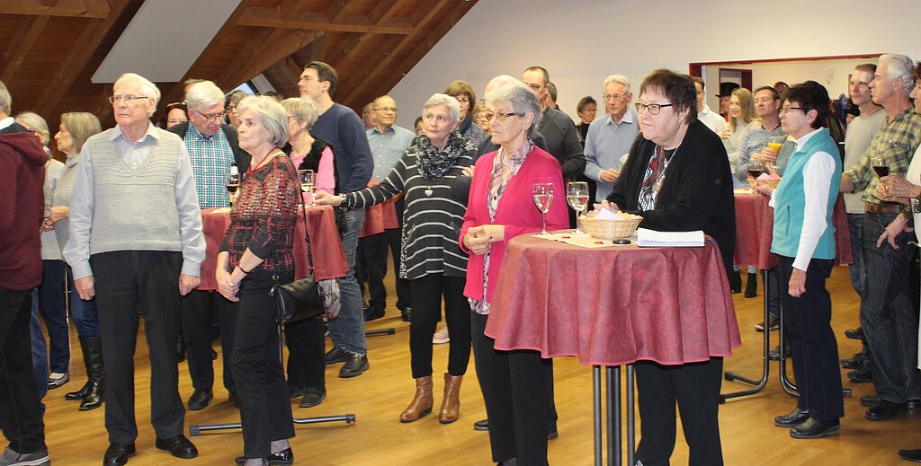 Mehr als 120 Killwangener und Killwangenerinnen nahmen am 1. Januar am Neujahrsapéro im Saal des Werkgebäudes teil. Rahel Bühler